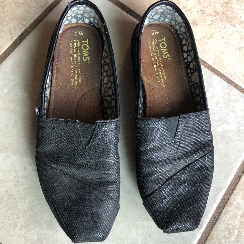 Toms shoes size 6